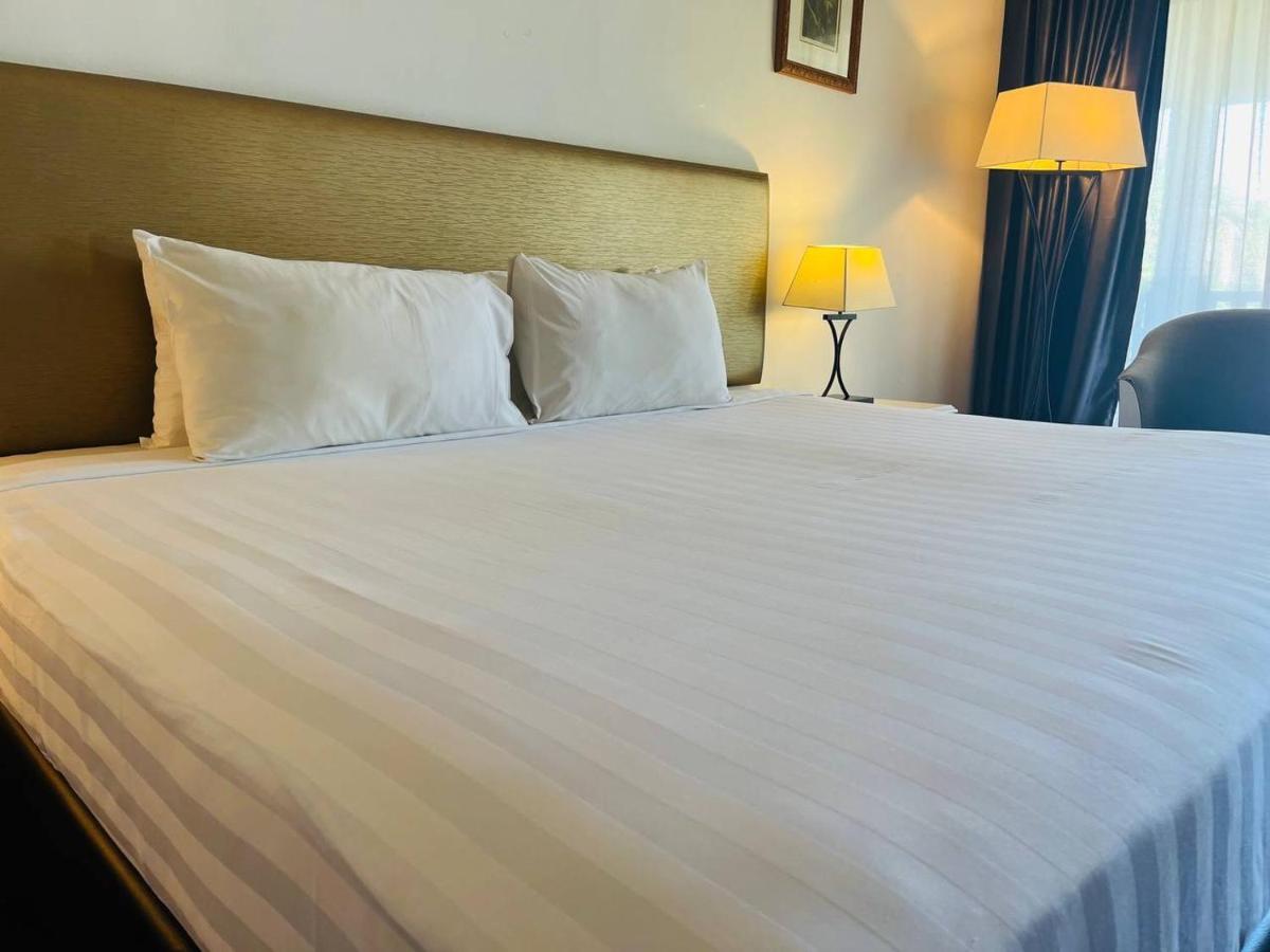 Mines Beach Resort Hotel Seri Kembangan Exterior foto