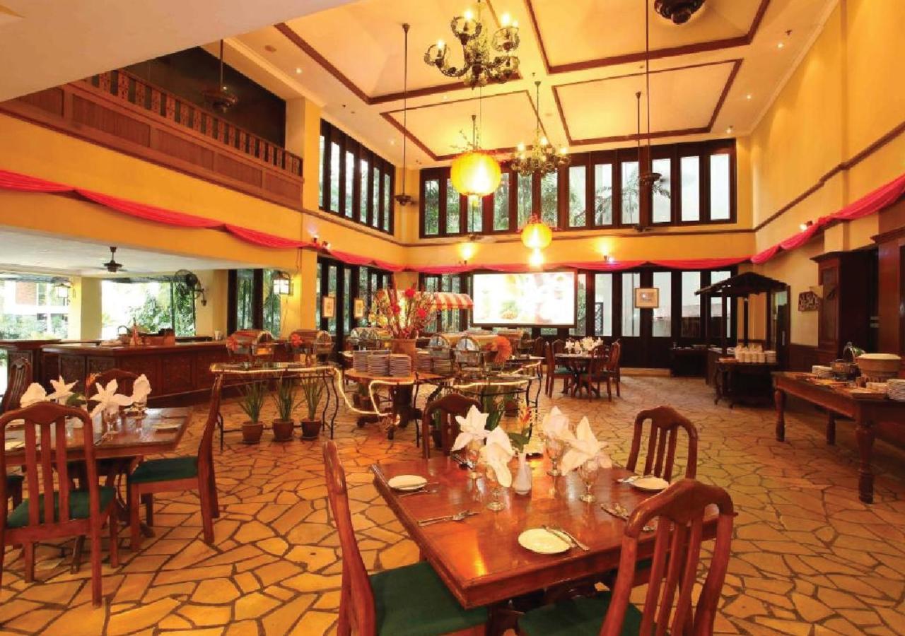 Mines Beach Resort Hotel Seri Kembangan Exterior foto