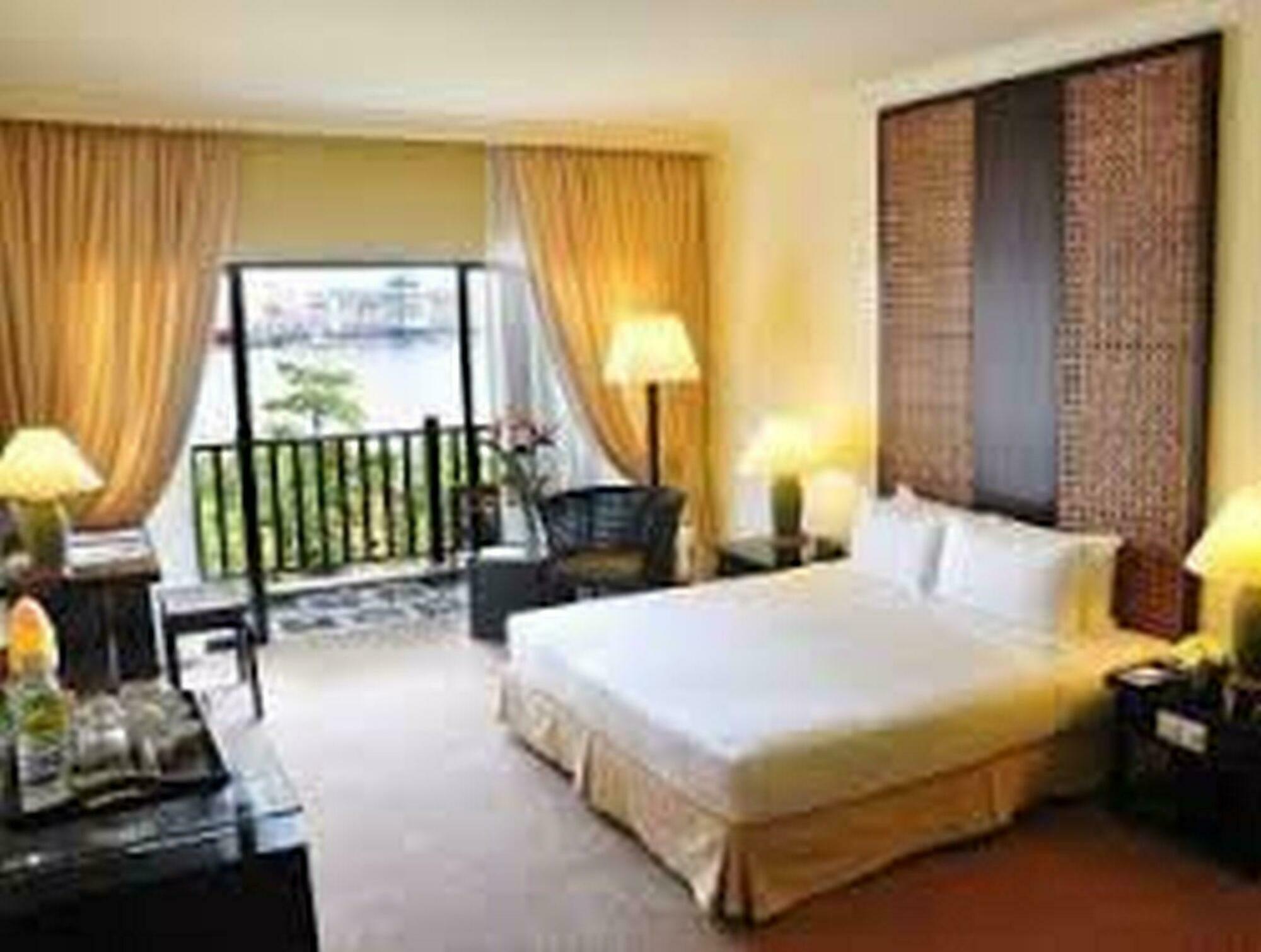 Mines Beach Resort Hotel Seri Kembangan Exterior foto